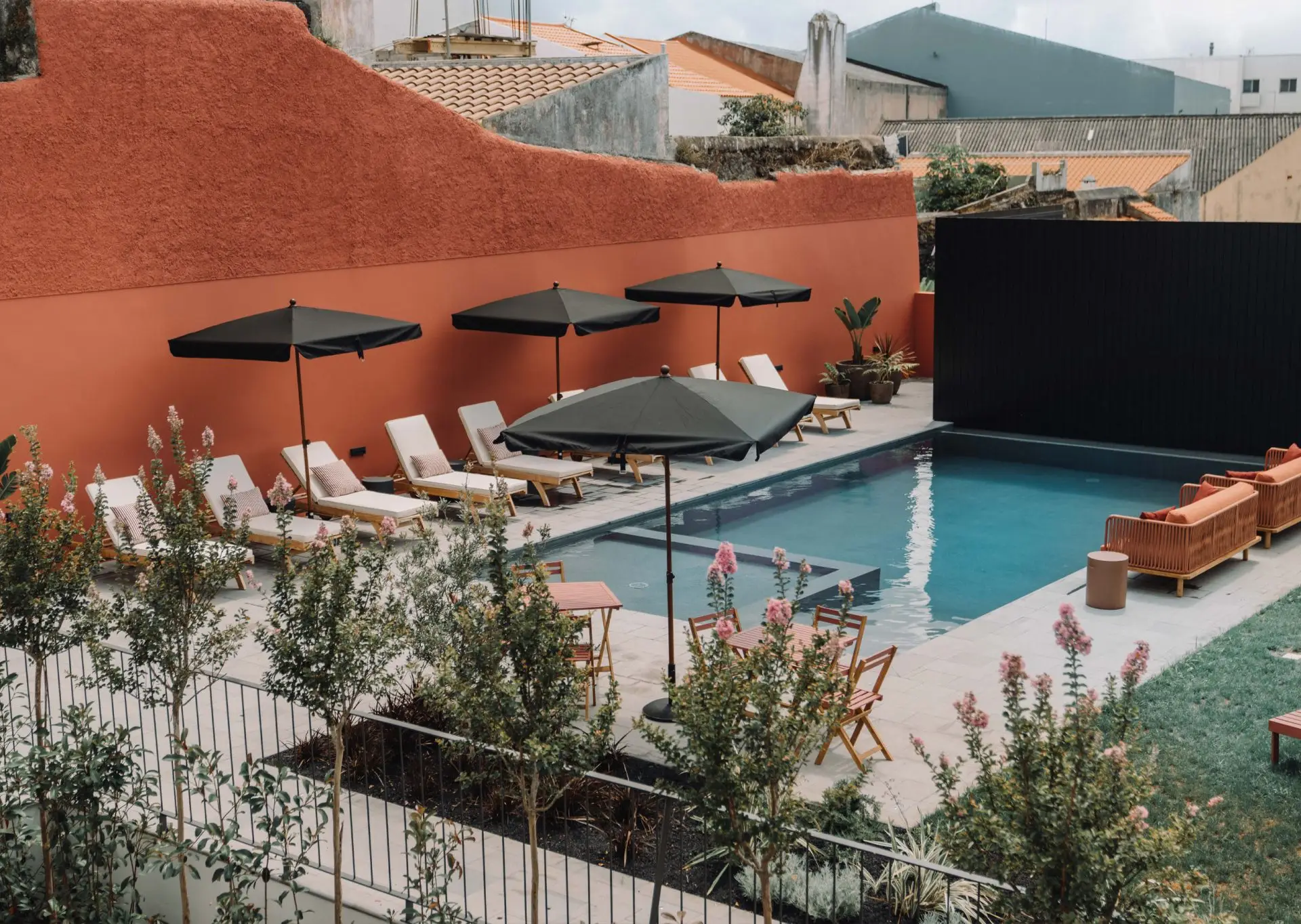 Deluxe-with-pool-view-img12